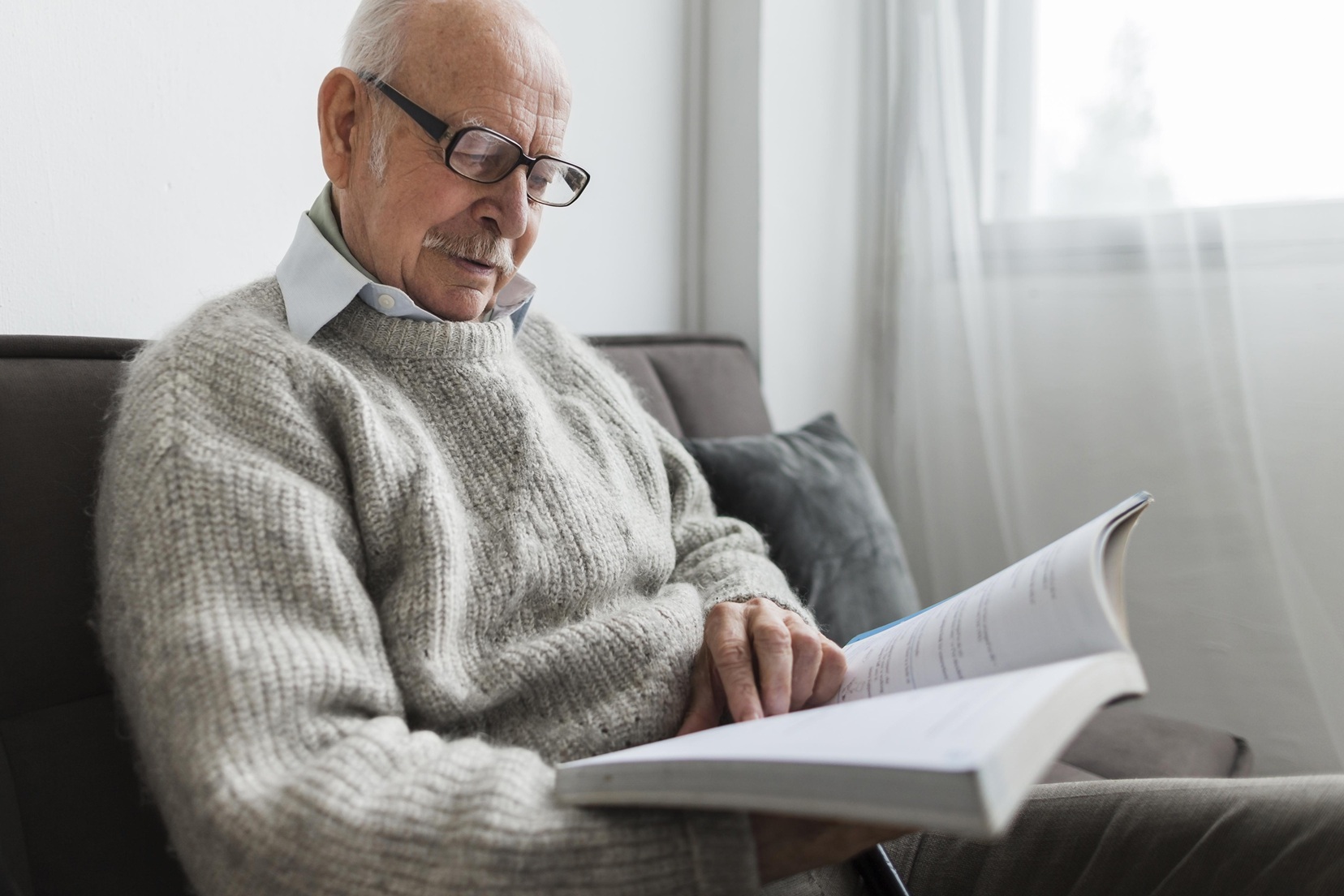 Un grand-père relit avec émotion son histoire personnelle